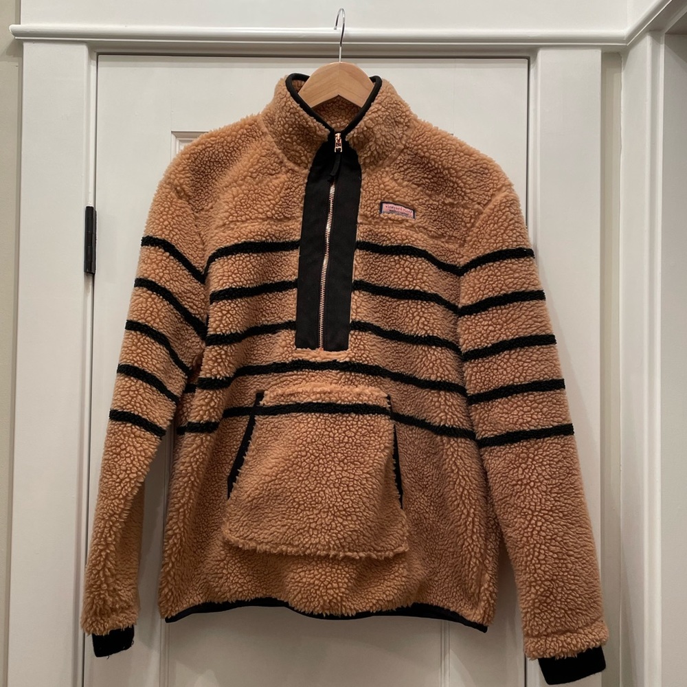 Like new Vineyard Vines quarter zip Sherpa women’s L camel and black